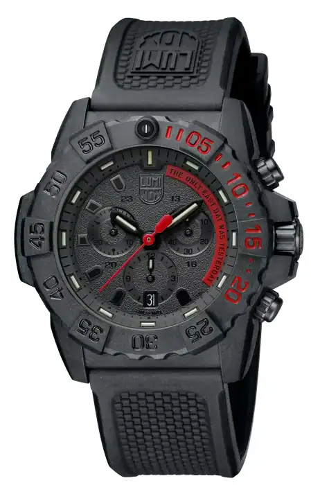 The 5 Best Tactical Watches: The Advantage You Need 7 THE LUMNINOX Navy SEAL Chronograph 3581.EY