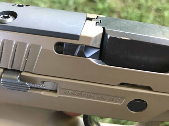 SIG SAUR P320-M17-loaded chamber indicator
