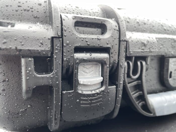 the NANUK 910 2UP CLASSIC GUN CASE bear claw latches