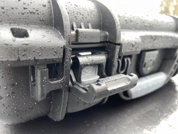 the NANUK 910 2UP CLASSIC GUN CASE bear claw latch