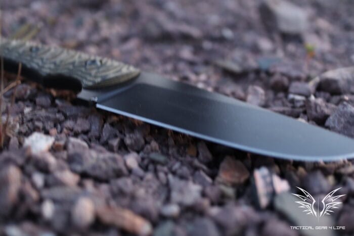 Sierra 3 Tactical Knife Review: Strong, Tough, and Combat Ready 4 The Sierra 3 Tactical knife has a full straight edge with no serration