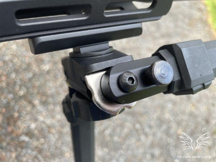 CVLIFE Rifle Bipod Review: High Priced Quality at Budget Price 16 CVLIFE Rifle Bipod only has one locking positions at its joint