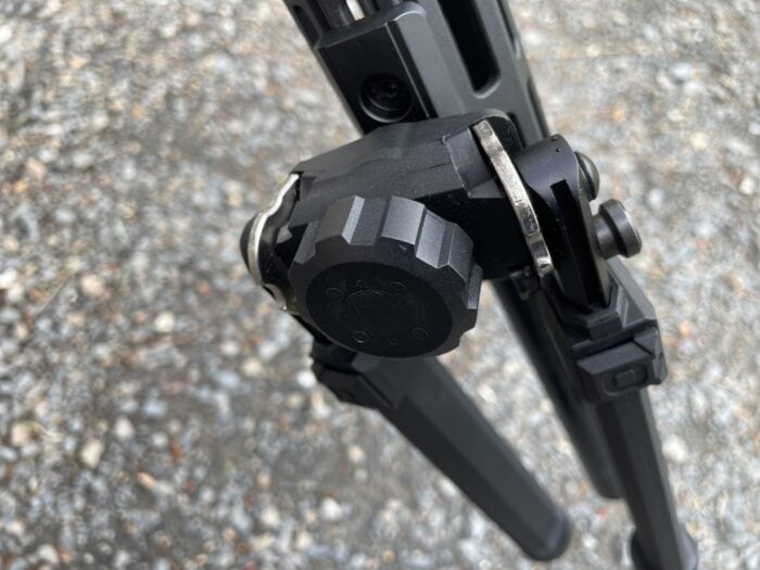 CVLIFE Rifle Bipod Review: High Priced Quality at Budget Price 6 CVLIFE Rifle Bipod has a twist locking knob