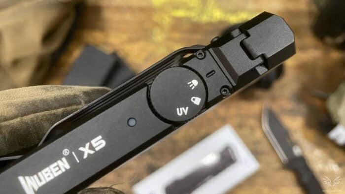 the wuben x5 has a mechanical function switch
